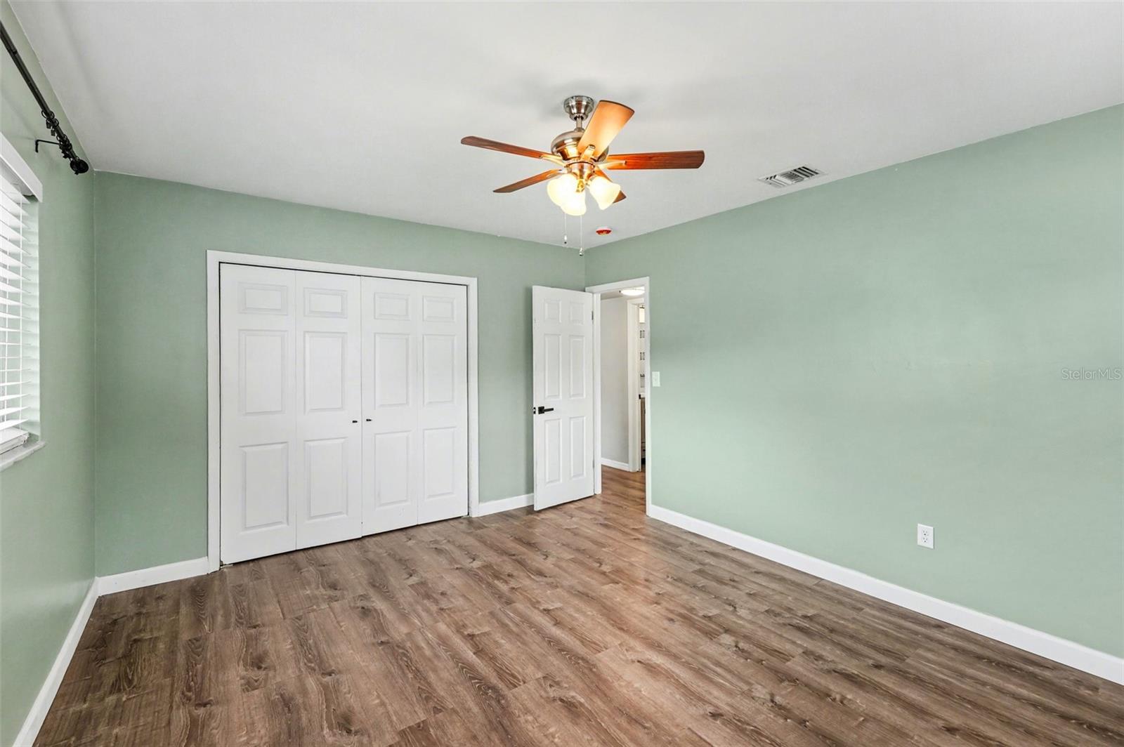 2139 POINCIANA Dr CLEARWATER, FL 33760