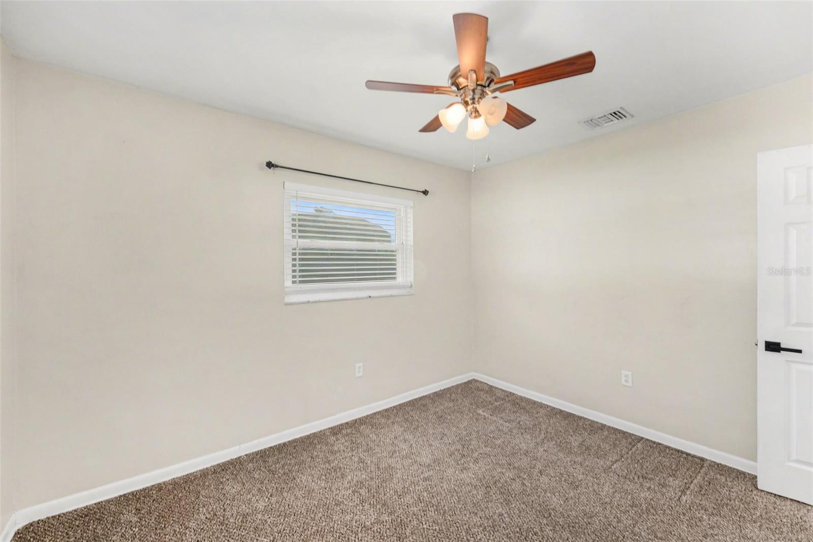 2139 POINCIANA Dr CLEARWATER, FL 33760