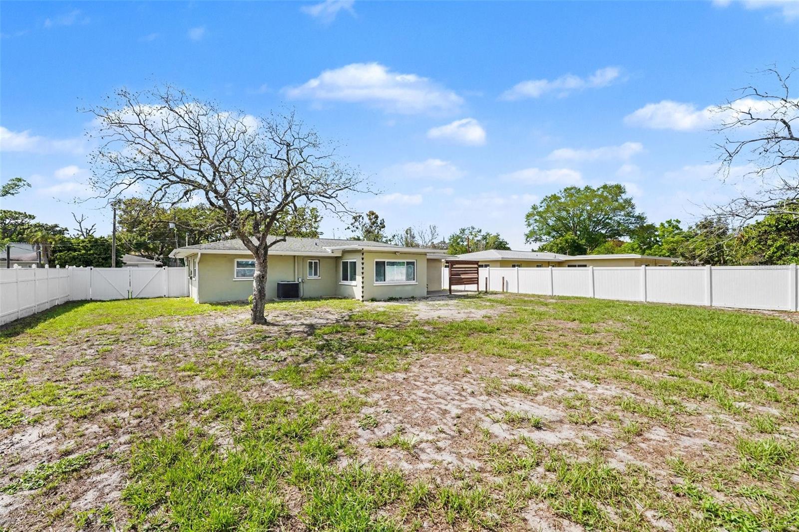 2139 POINCIANA Dr CLEARWATER, FL 33760