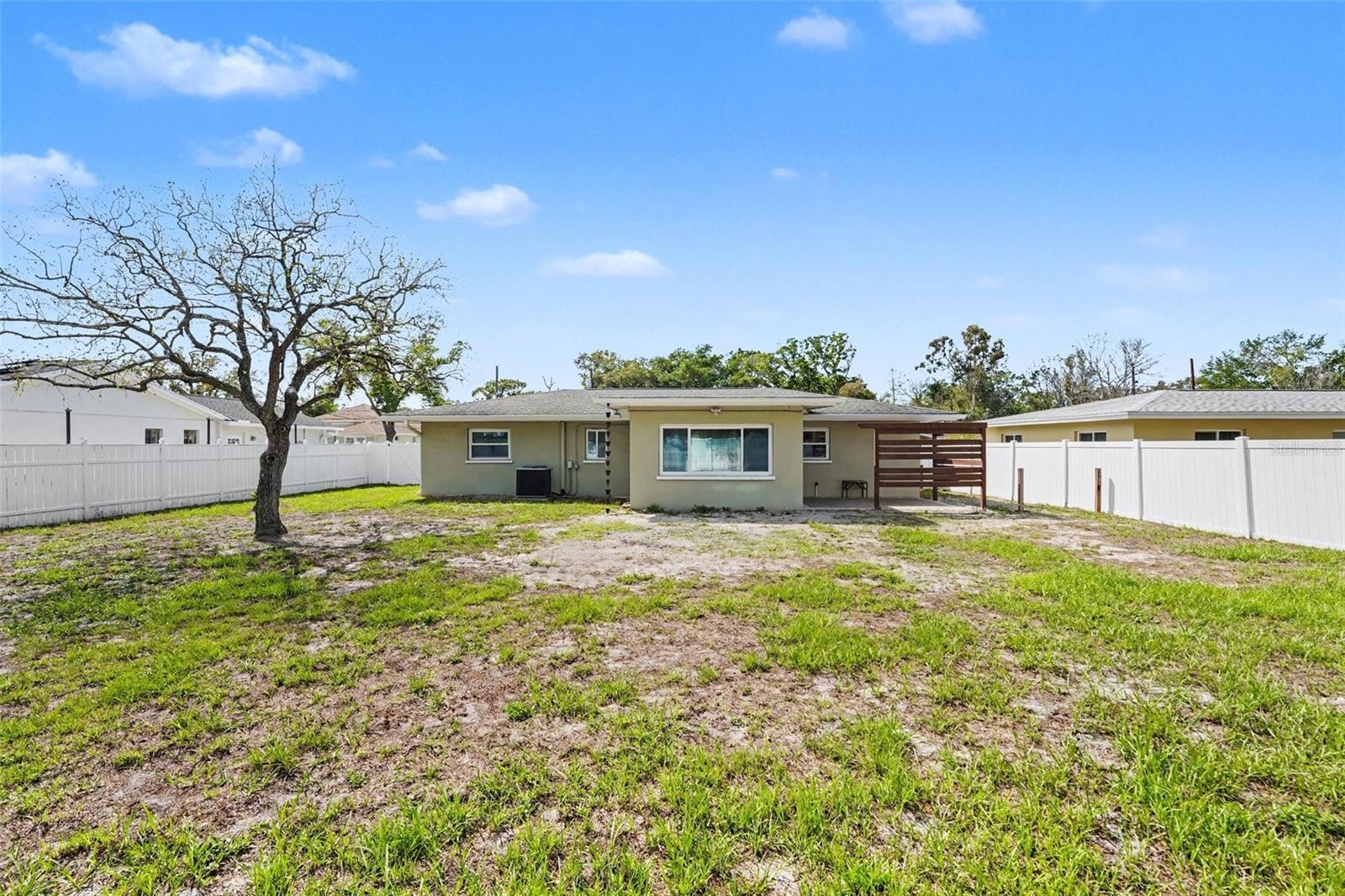 2139 POINCIANA Dr CLEARWATER, FL 33760