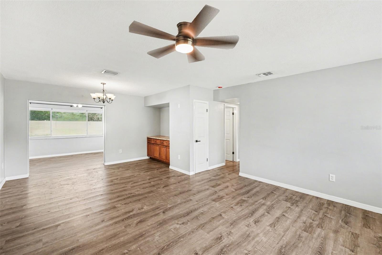 2139 POINCIANA Dr CLEARWATER, FL 33760