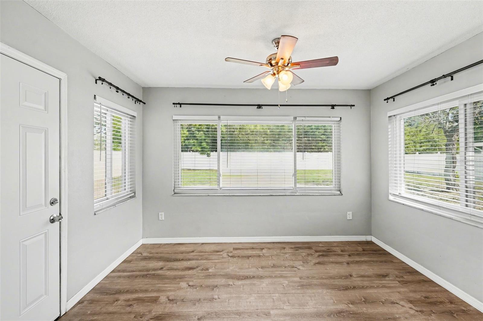 2139 POINCIANA Dr CLEARWATER, FL 33760