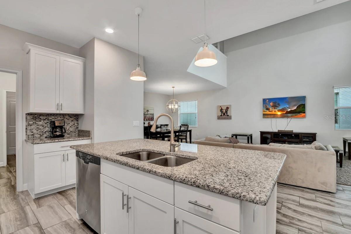 4769 KINGS CASTLE Cir KISSIMMEE, FL 34746