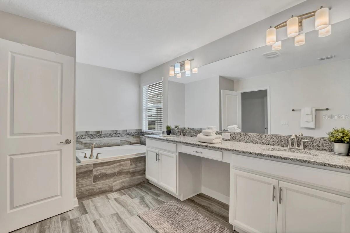 4769 KINGS CASTLE Cir KISSIMMEE, FL 34746