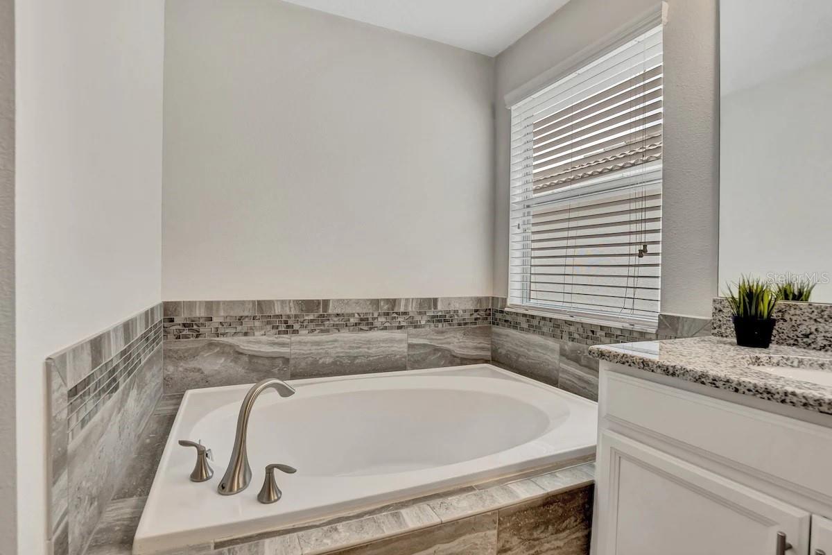 4769 KINGS CASTLE Cir KISSIMMEE, FL 34746