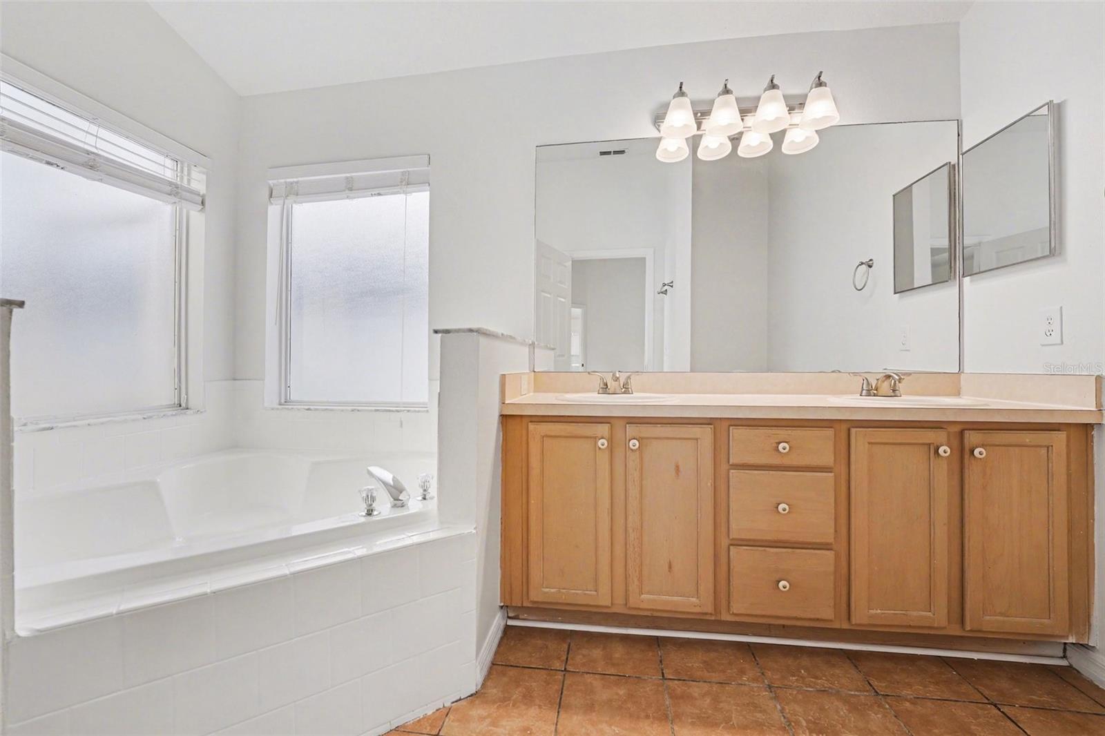 1144 JAYBEE Ave DAVENPORT, FL 33897