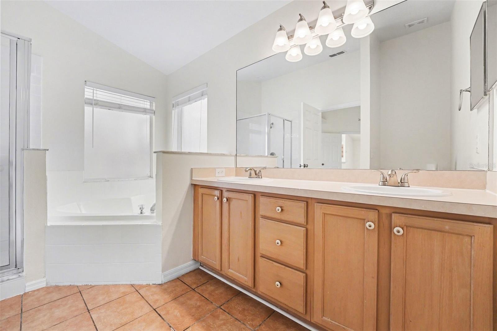 1144 JAYBEE Ave DAVENPORT, FL 33897