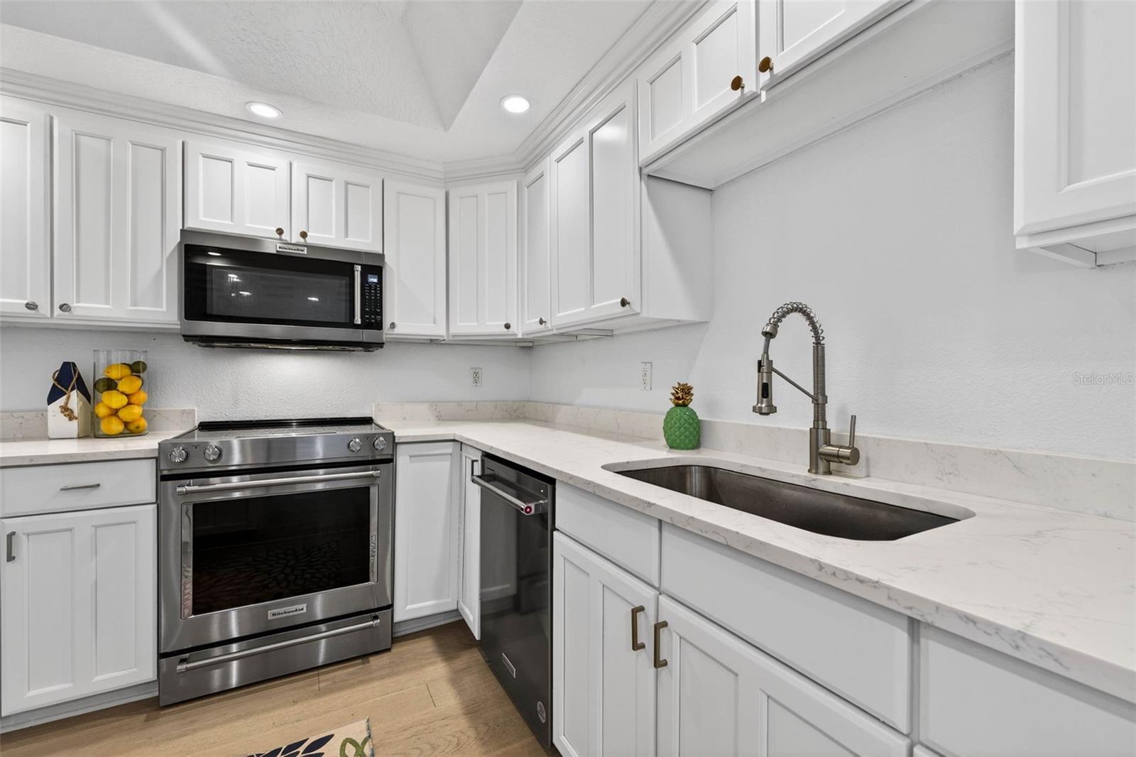 922 N Shr Dr ST PETERSBURG, FL 33701