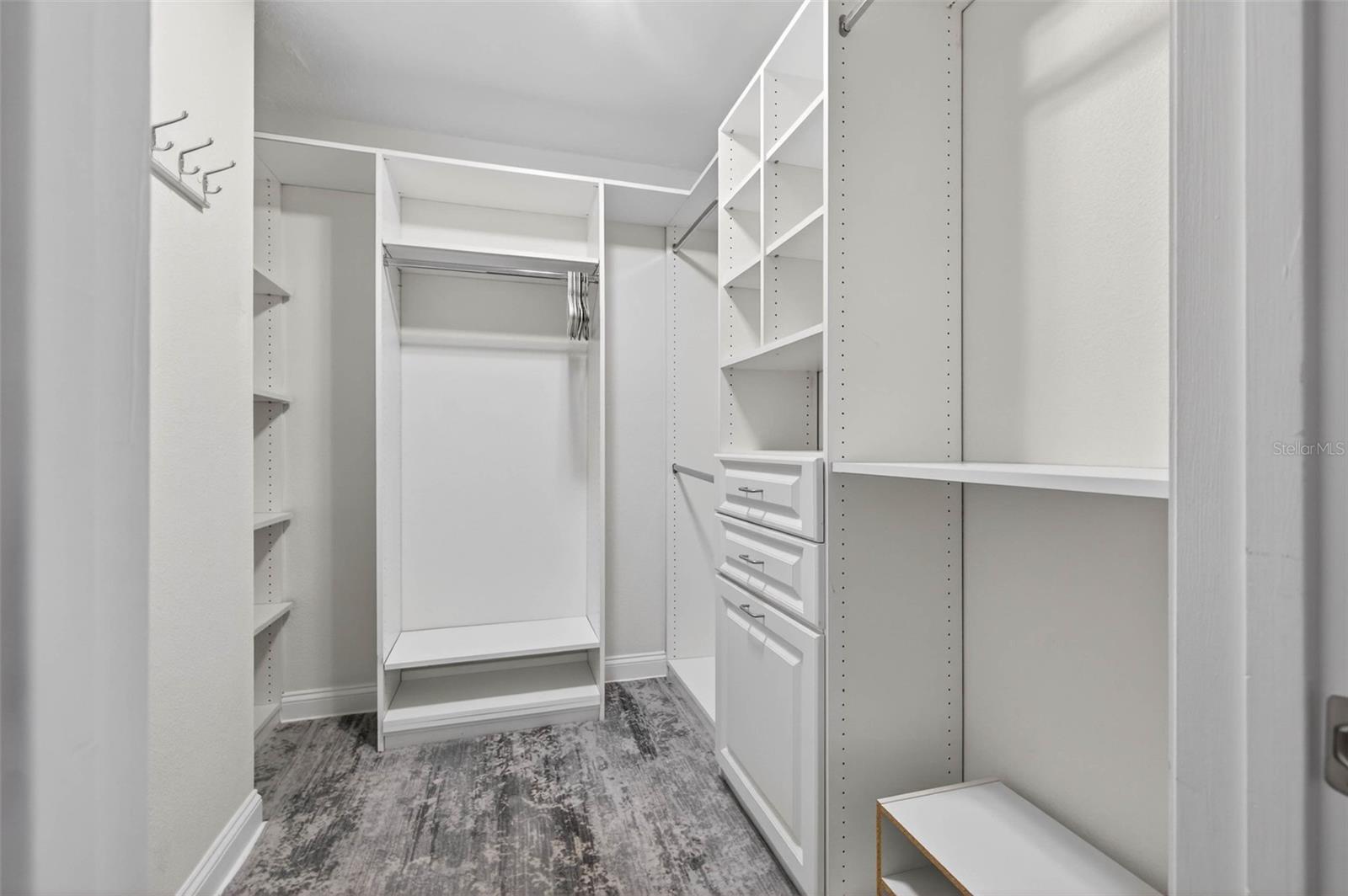 922 N Shr Dr ST PETERSBURG, FL 33701