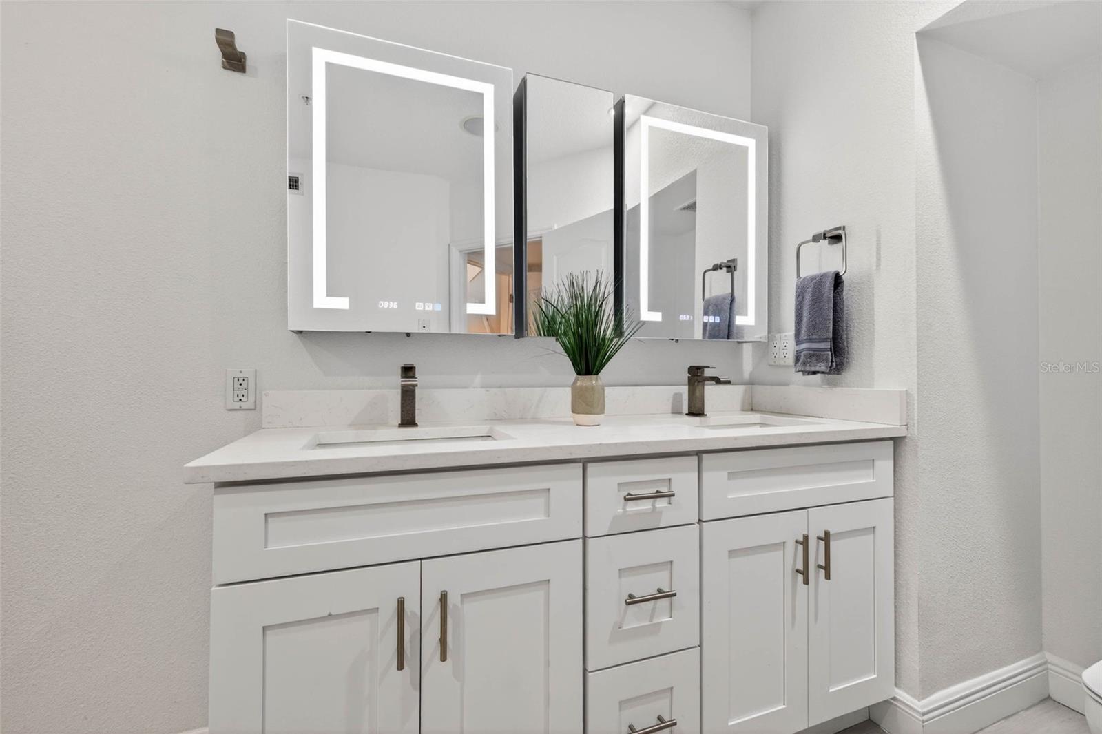 922 N Shr Dr ST PETERSBURG, FL 33701