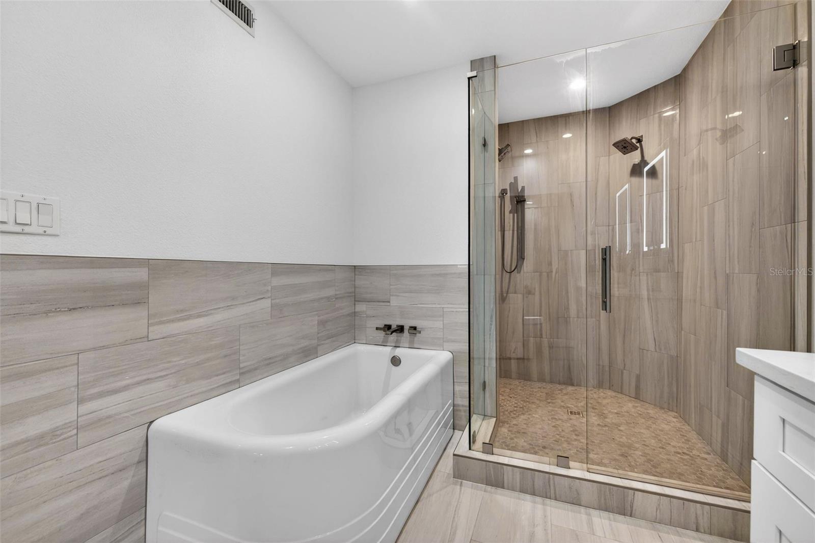 922 N Shr Dr ST PETERSBURG, FL 33701