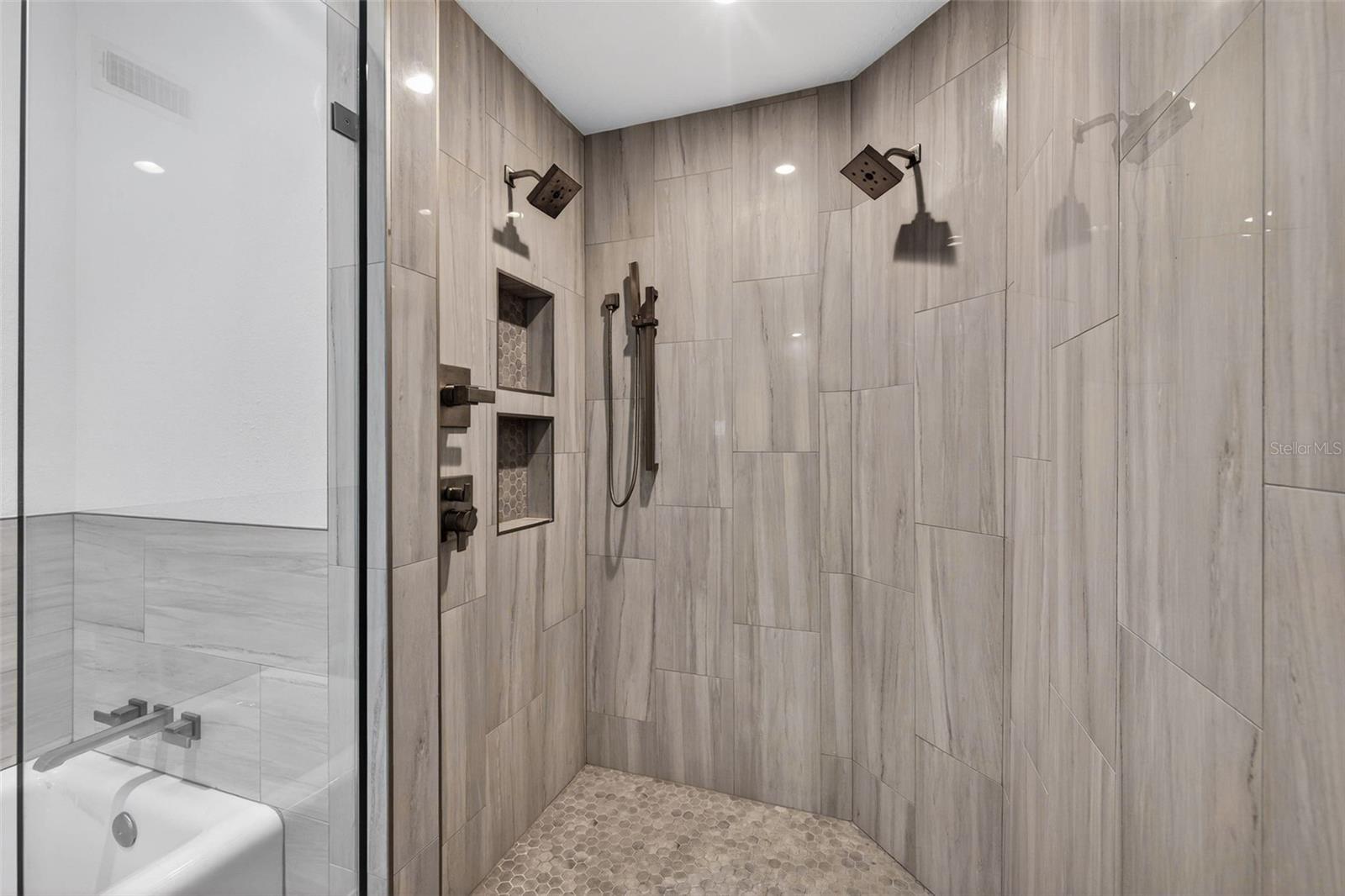 922 N Shr Dr ST PETERSBURG, FL 33701