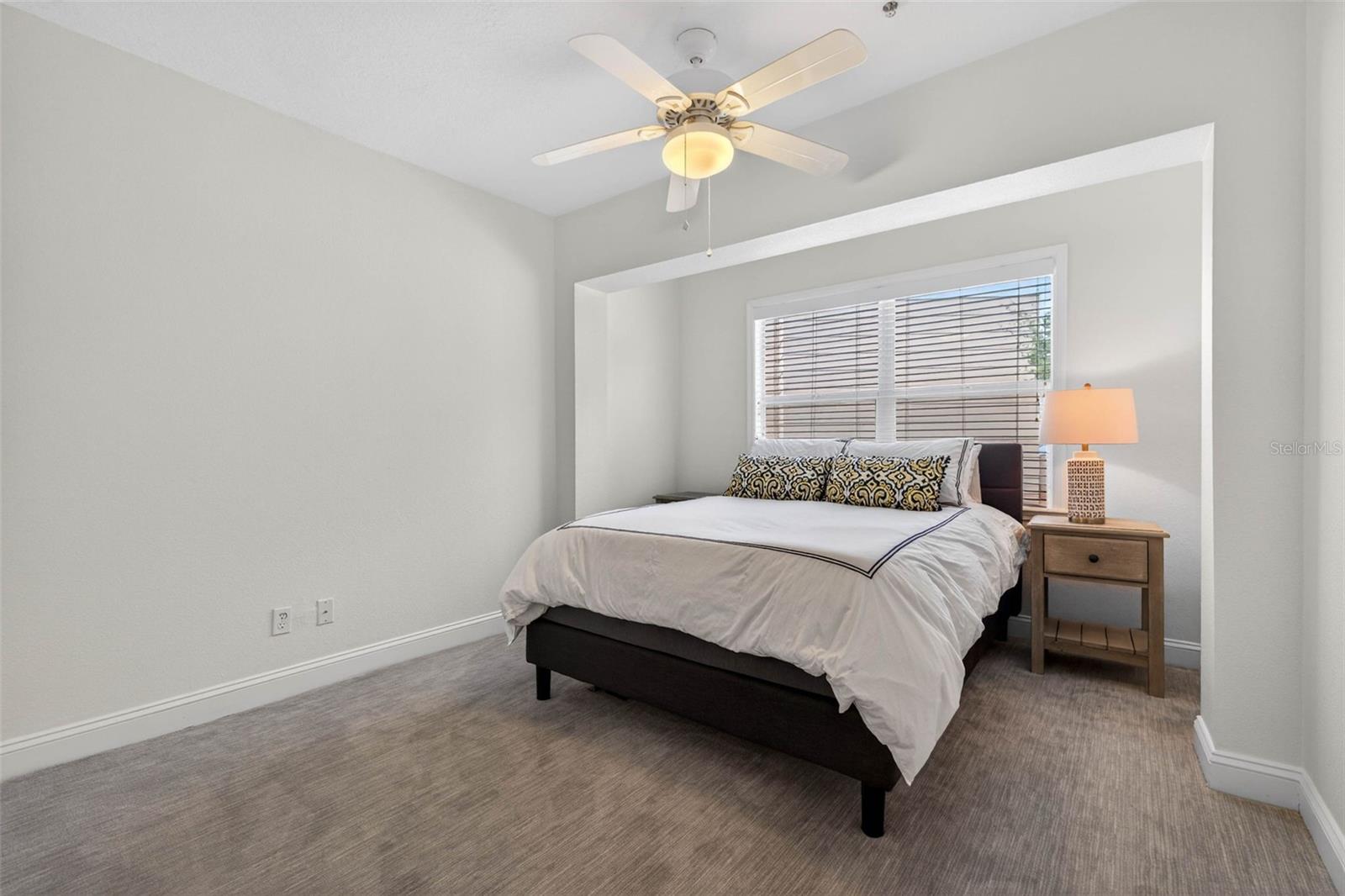 922 N Shr Dr ST PETERSBURG, FL 33701