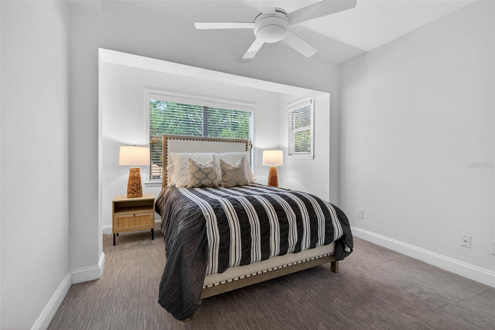 922 N Shr Dr ST PETERSBURG, FL 33701