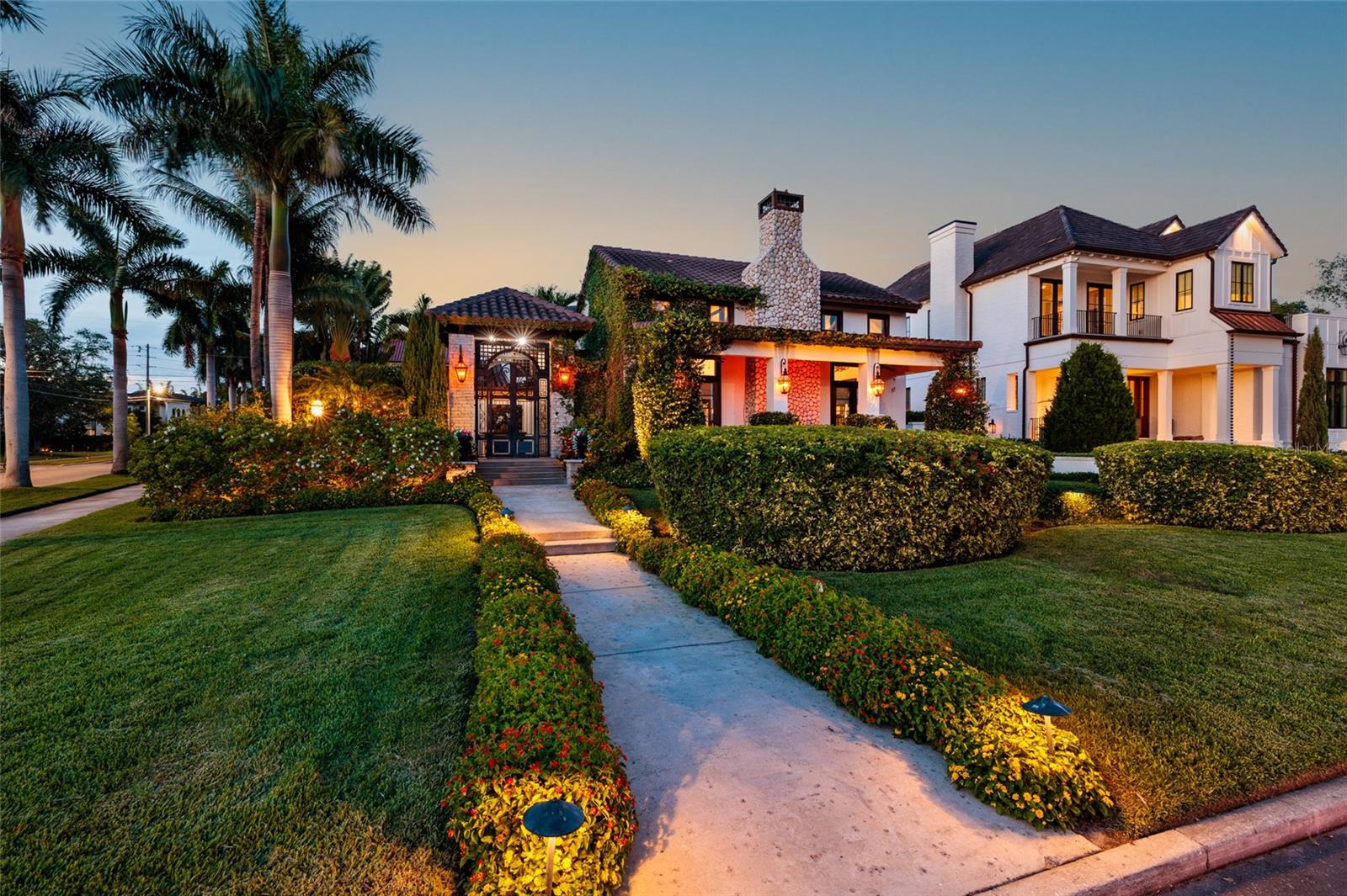 200 BRIGHTWATERS Blvd ST PETERSBURG, FL 33704