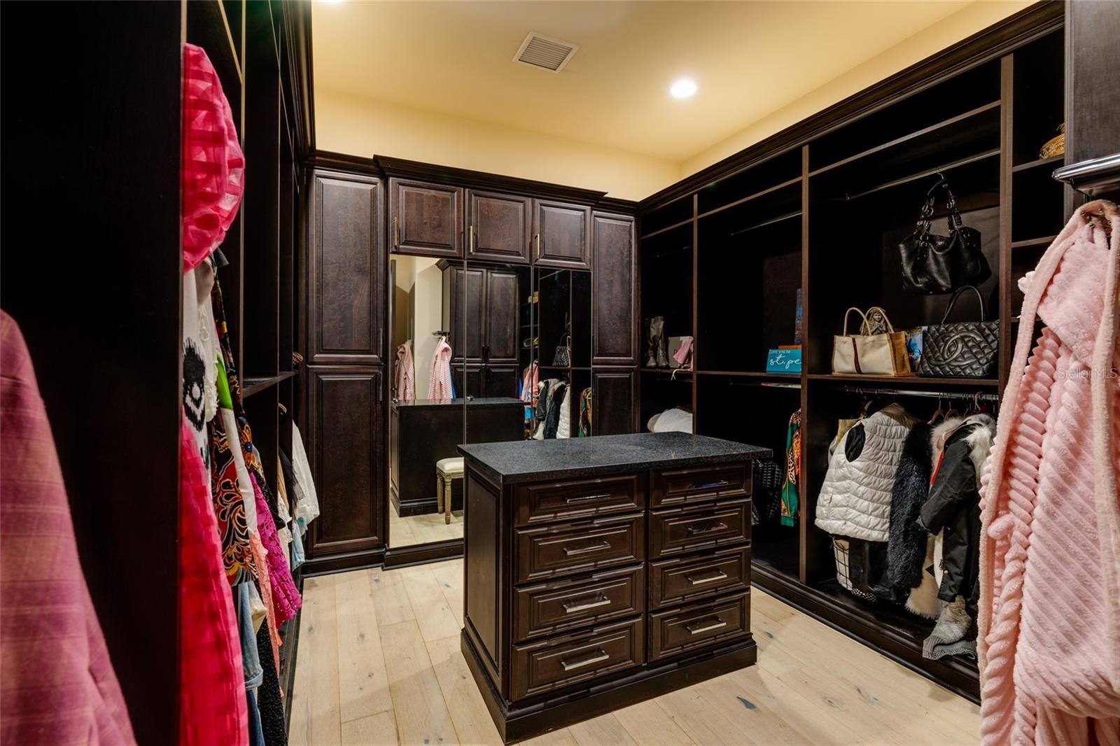 200 BRIGHTWATERS Blvd ST PETERSBURG, FL 33704