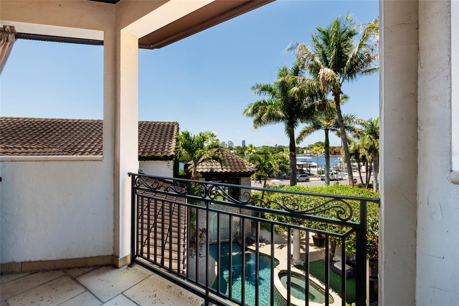 200 BRIGHTWATERS Blvd ST PETERSBURG, FL 33704