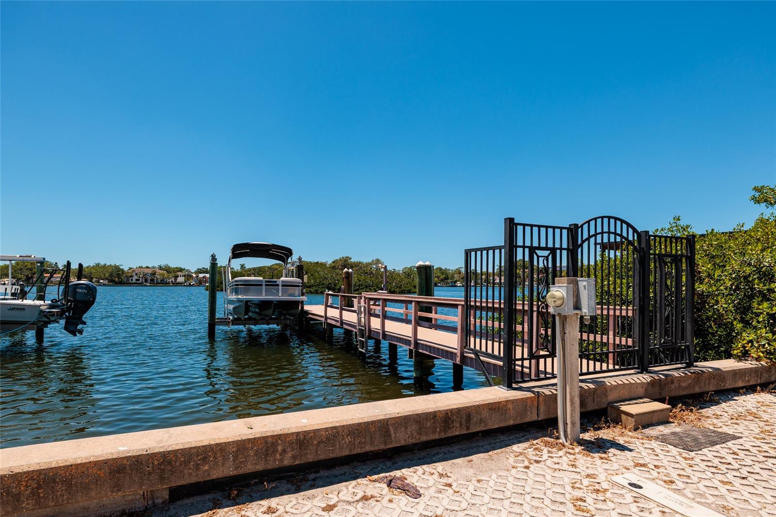 200 BRIGHTWATERS Blvd ST PETERSBURG, FL 33704
