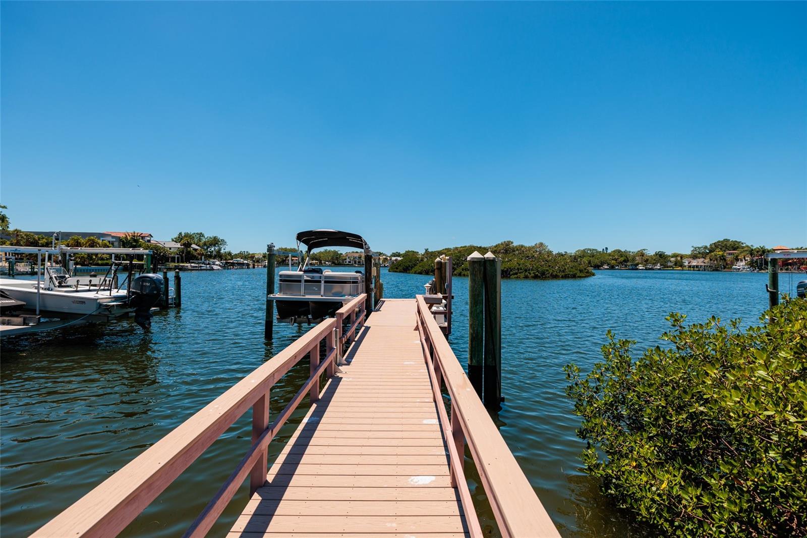 200 BRIGHTWATERS Blvd ST PETERSBURG, FL 33704
