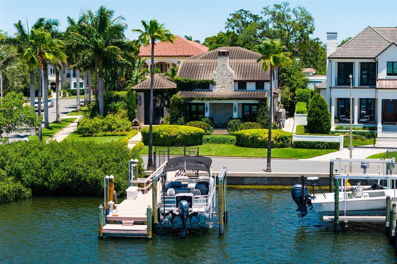 200 BRIGHTWATERS Blvd ST PETERSBURG, FL 33704