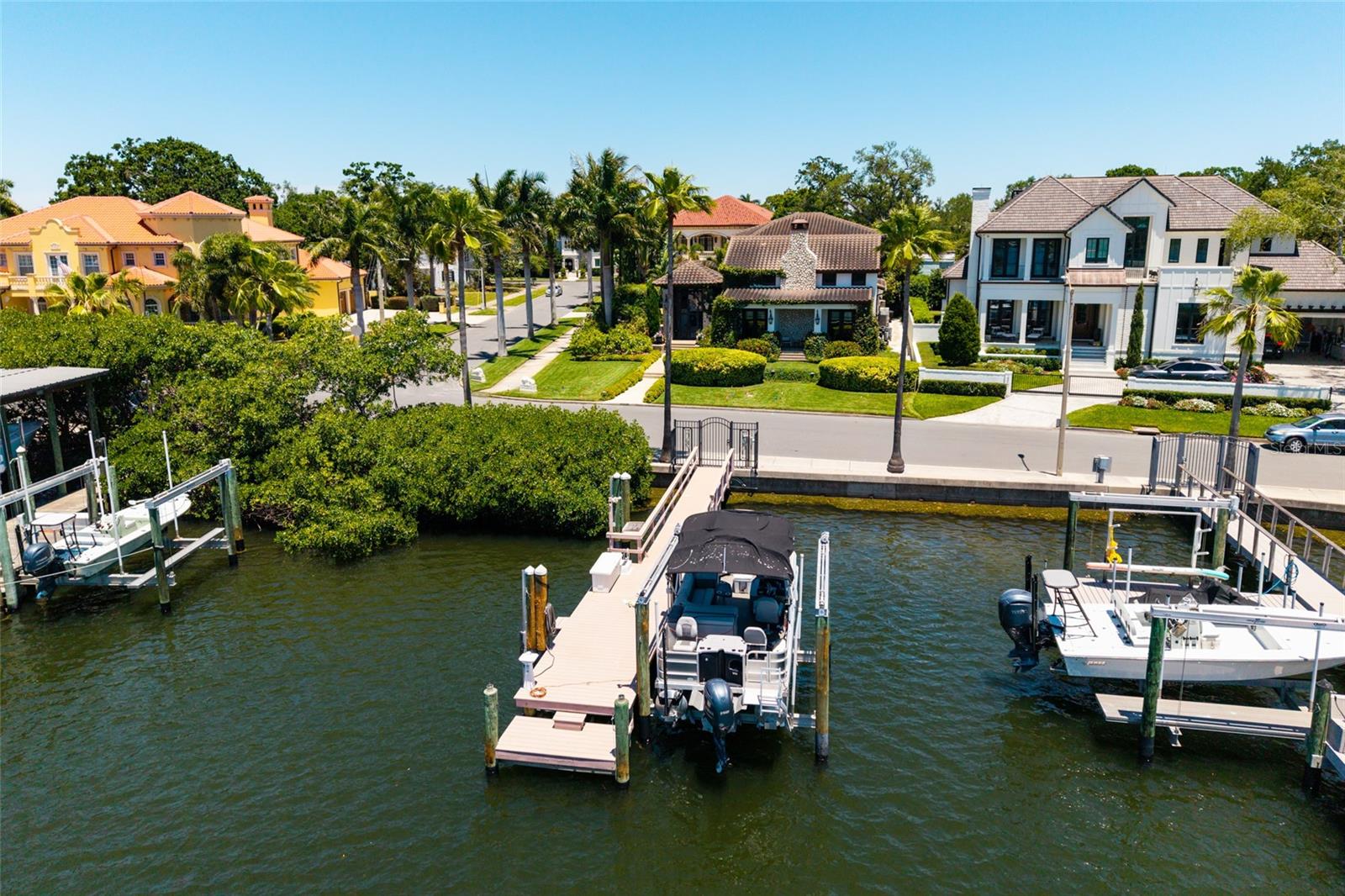 200 BRIGHTWATERS Blvd ST PETERSBURG, FL 33704