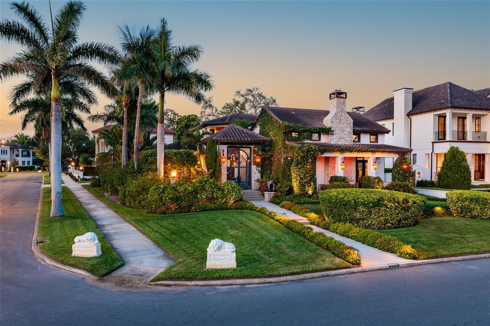200 BRIGHTWATERS Blvd ST PETERSBURG, FL 33704