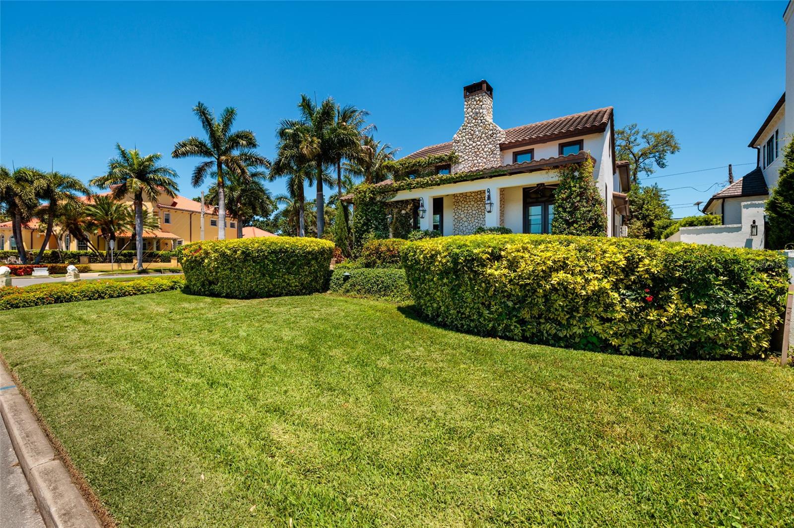 200 BRIGHTWATERS Blvd ST PETERSBURG, FL 33704