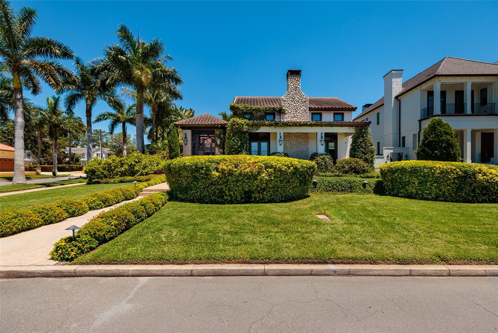 200 BRIGHTWATERS Blvd ST PETERSBURG, FL 33704