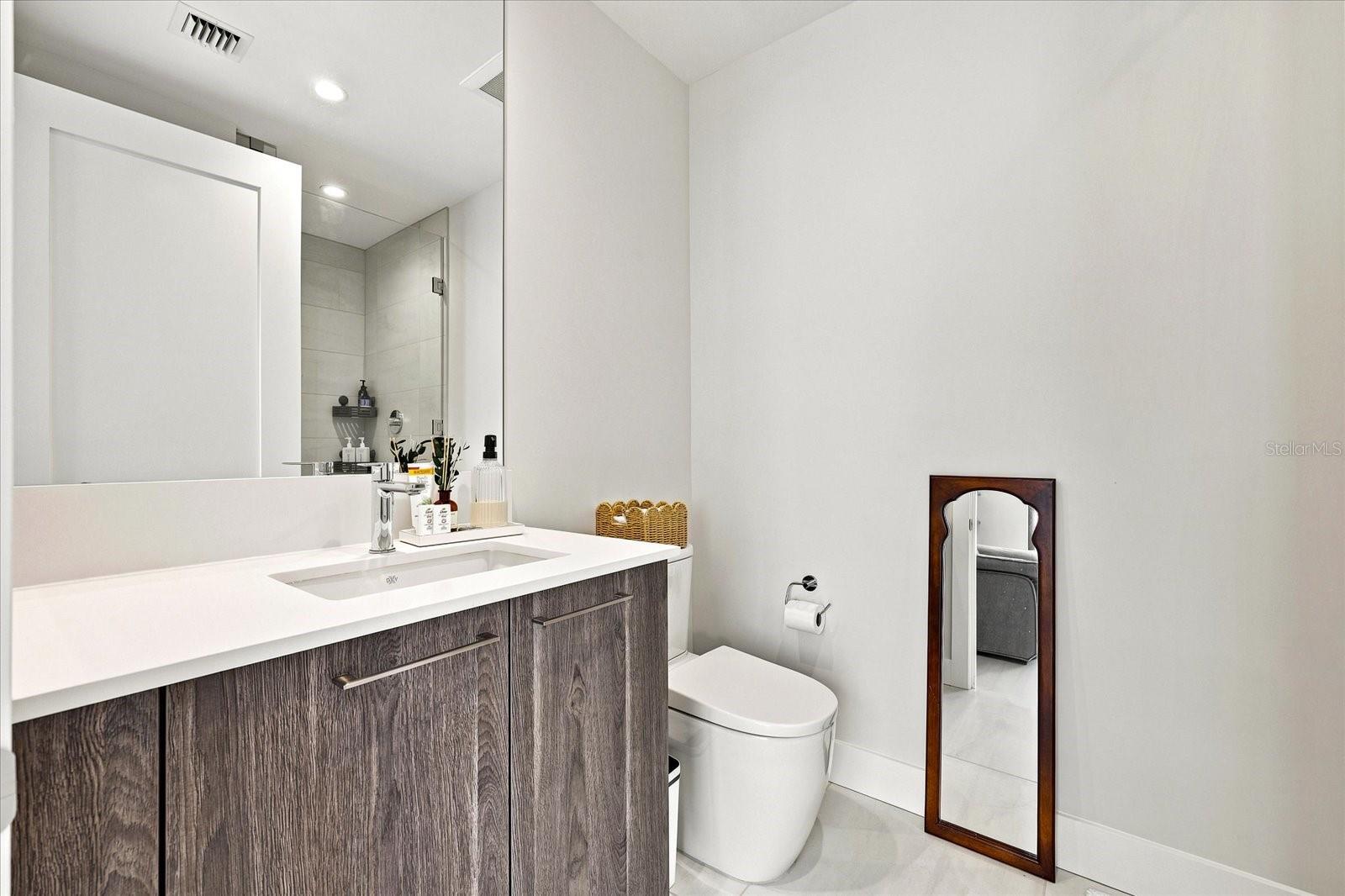 275 1ST Ave #3308 ST PETERSBURG, FL 33701
