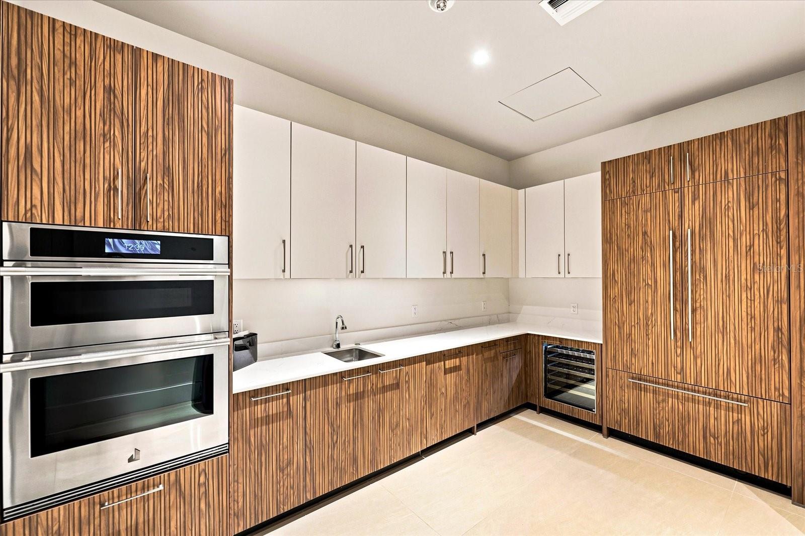275 1ST Ave #3308 ST PETERSBURG, FL 33701
