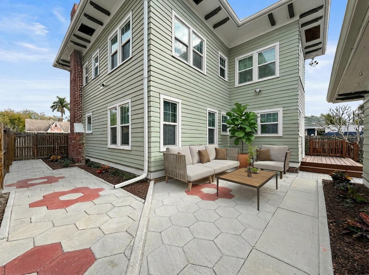 134 22ND Ave ST PETERSBURG, FL 33704