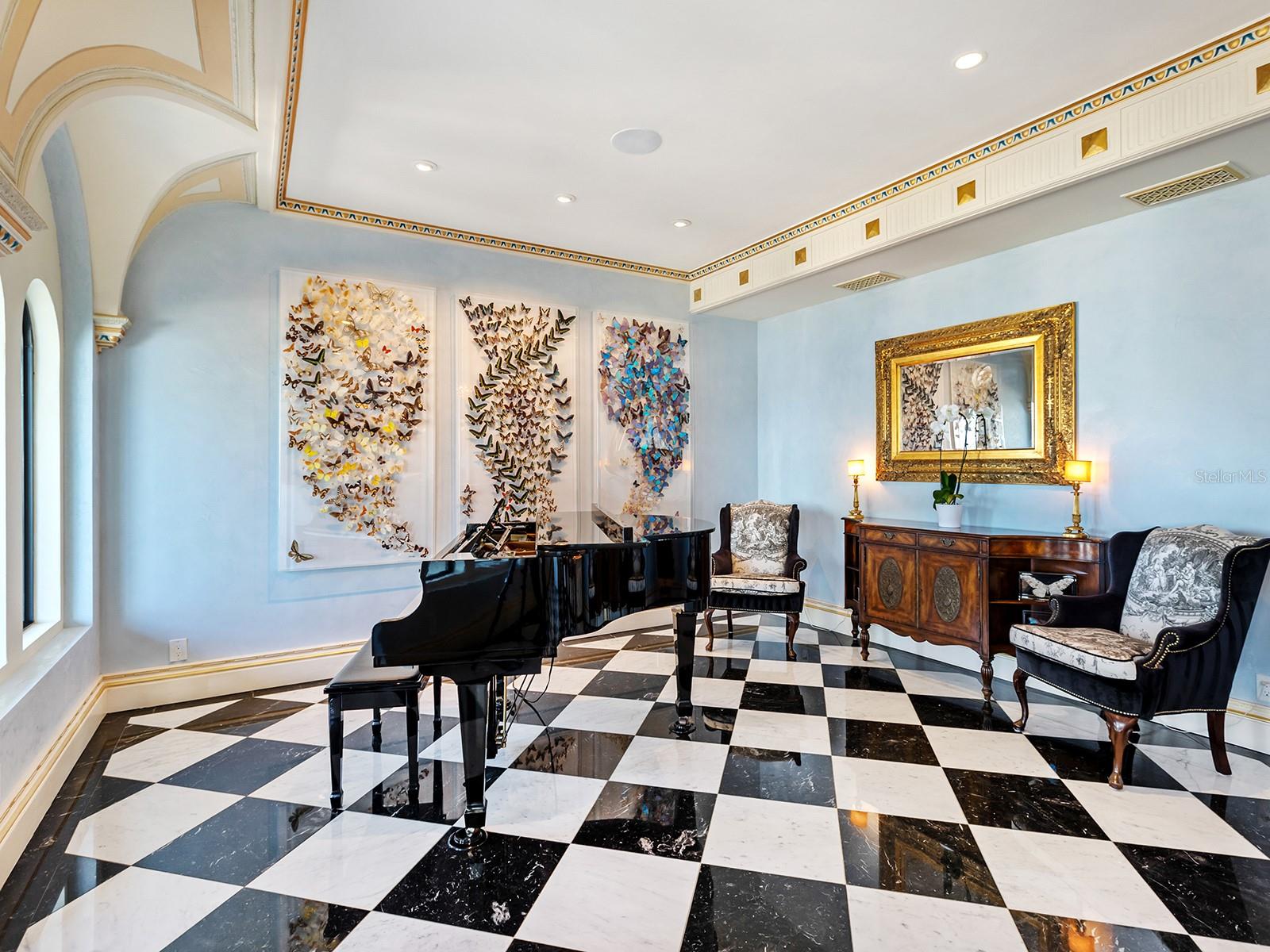 1310 S Lk Shr Dr SARASOTA, FL 34231