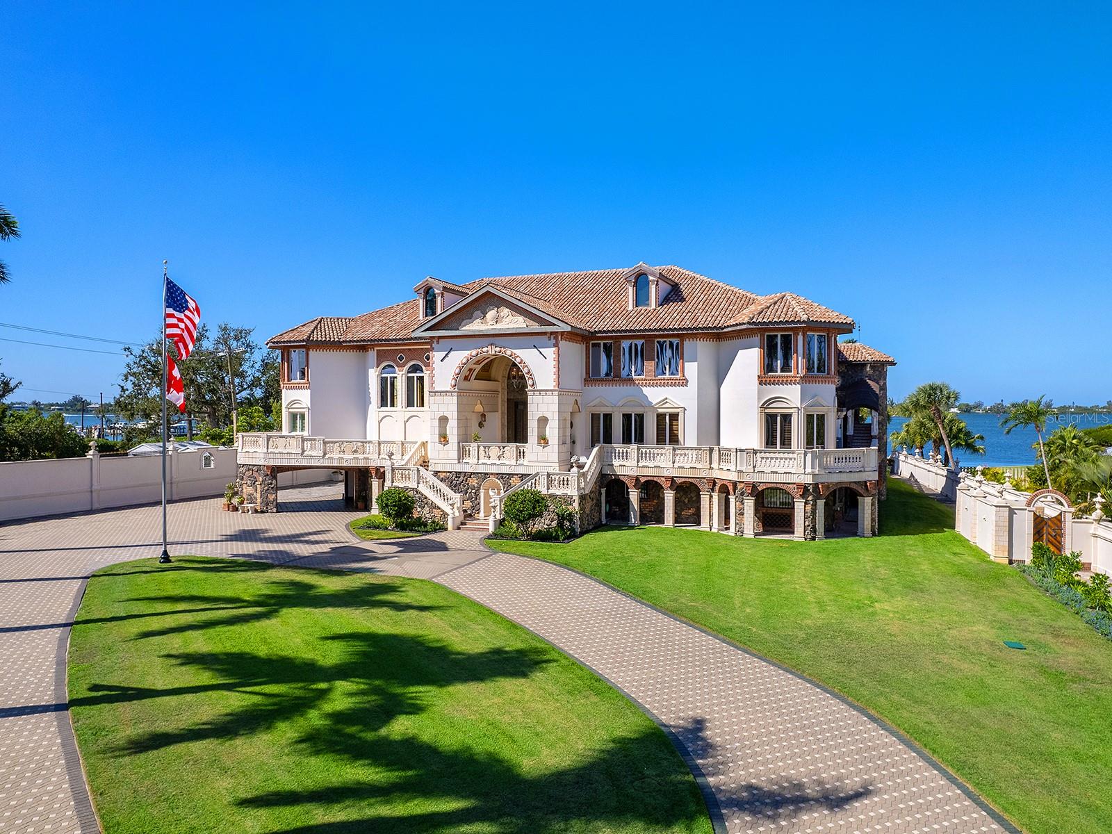 1310 S Lk Shr Dr SARASOTA, FL 34231