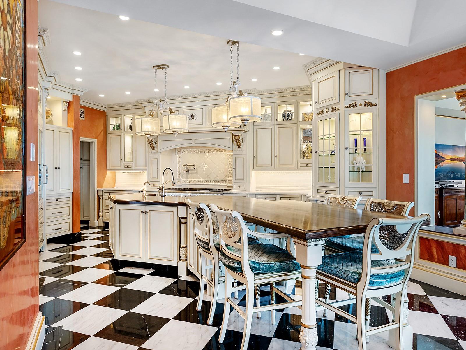 1310 S Lk Shr Dr SARASOTA, FL 34231