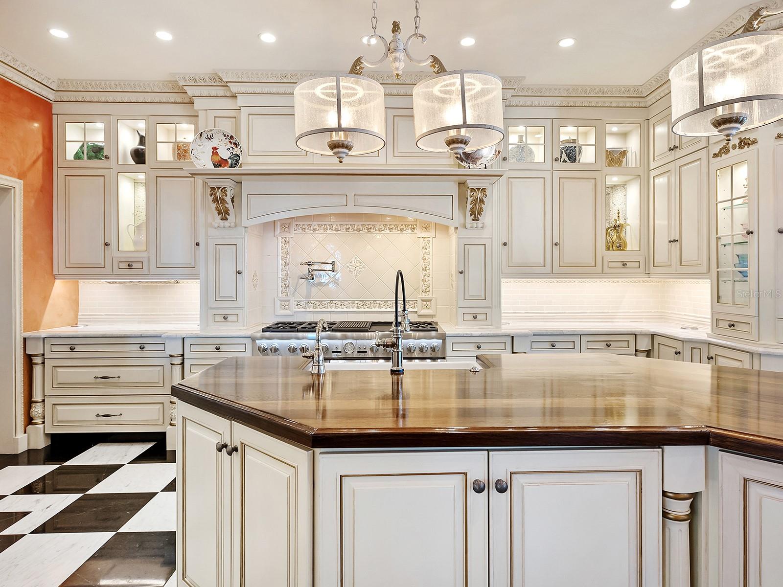 1310 S Lk Shr Dr SARASOTA, FL 34231