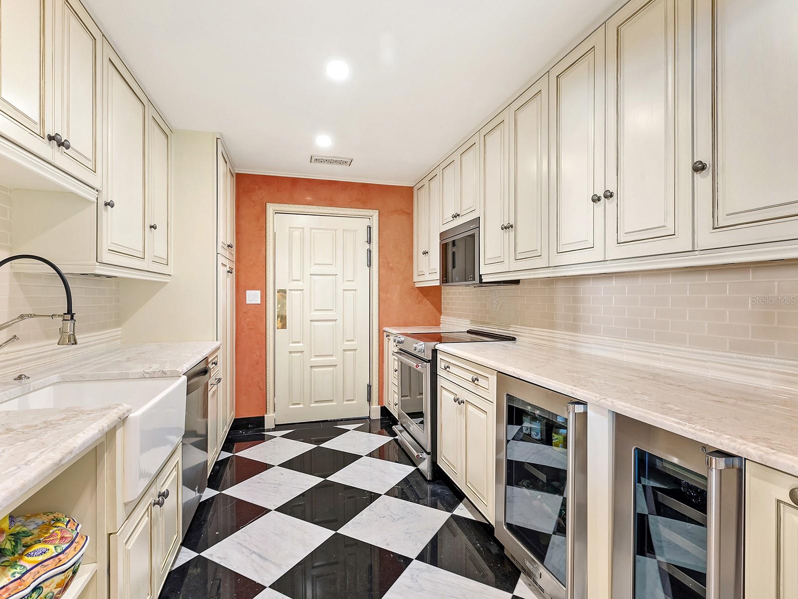 1310 S Lk Shr Dr SARASOTA, FL 34231