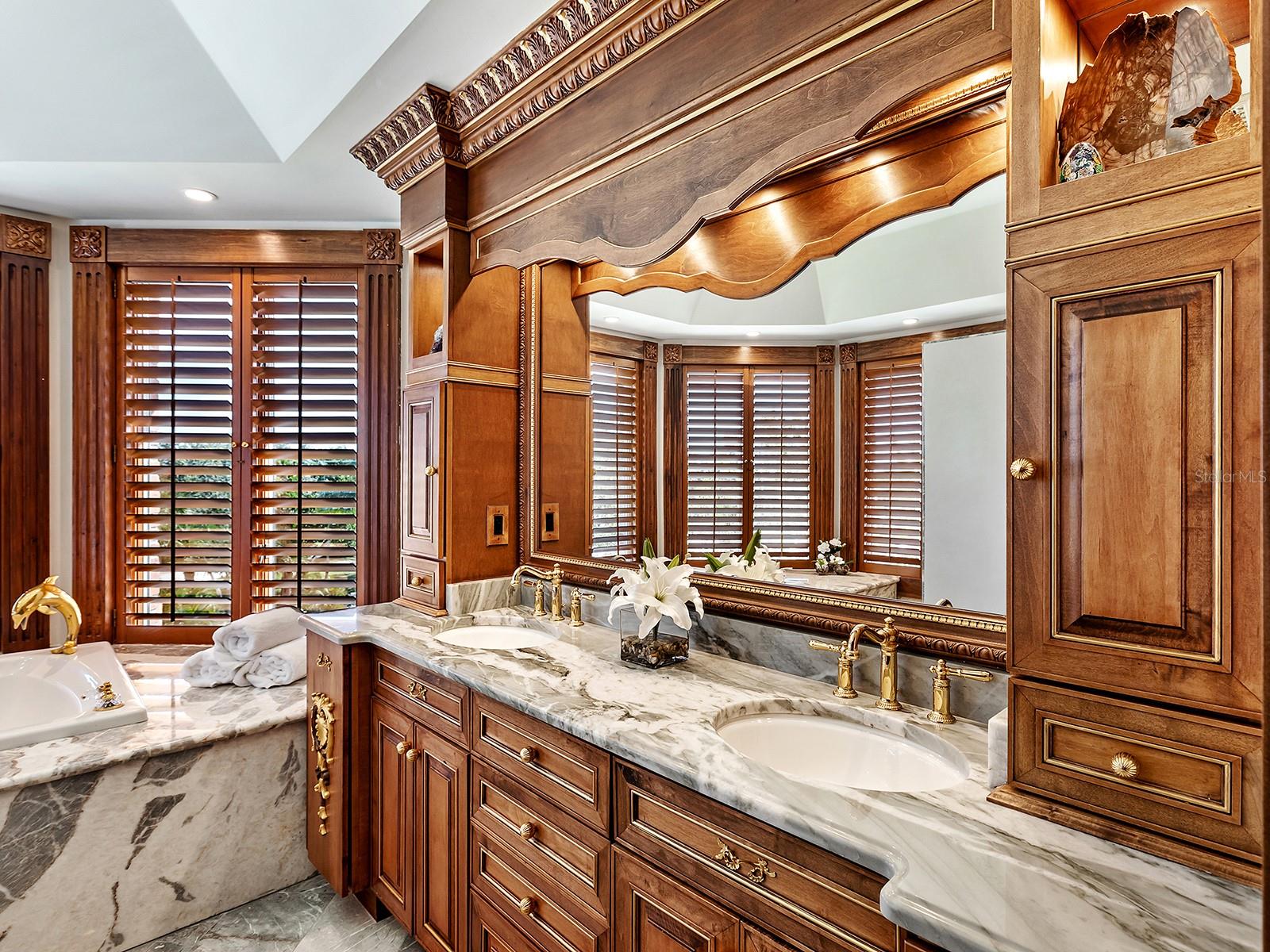 1310 S Lk Shr Dr SARASOTA, FL 34231