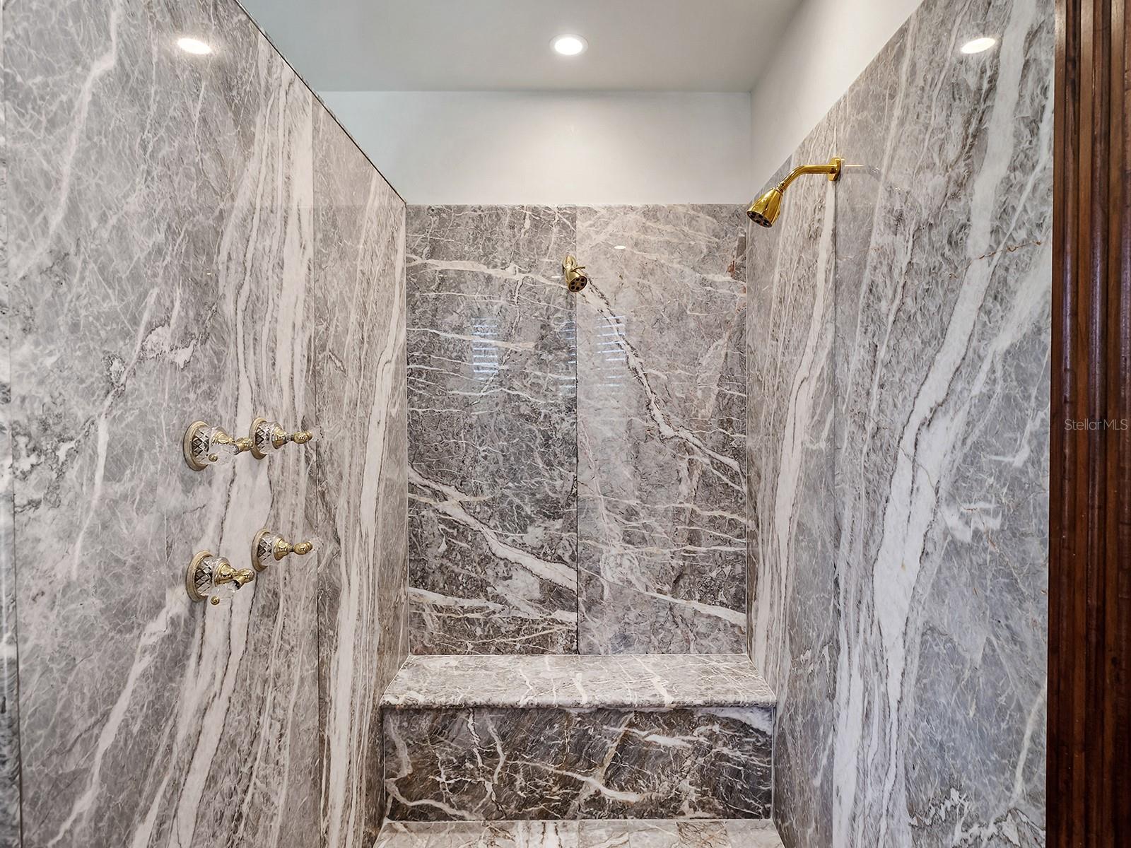 1310 S Lk Shr Dr SARASOTA, FL 34231