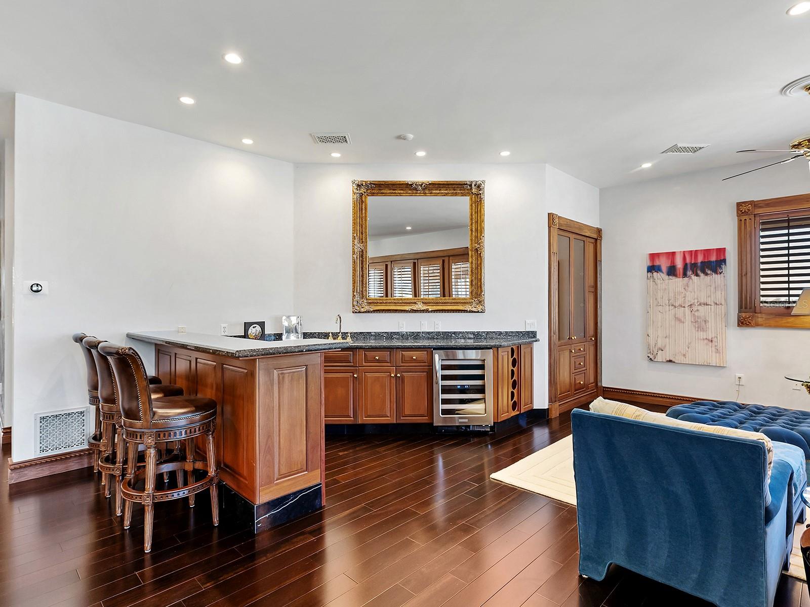 1310 S Lk Shr Dr SARASOTA, FL 34231