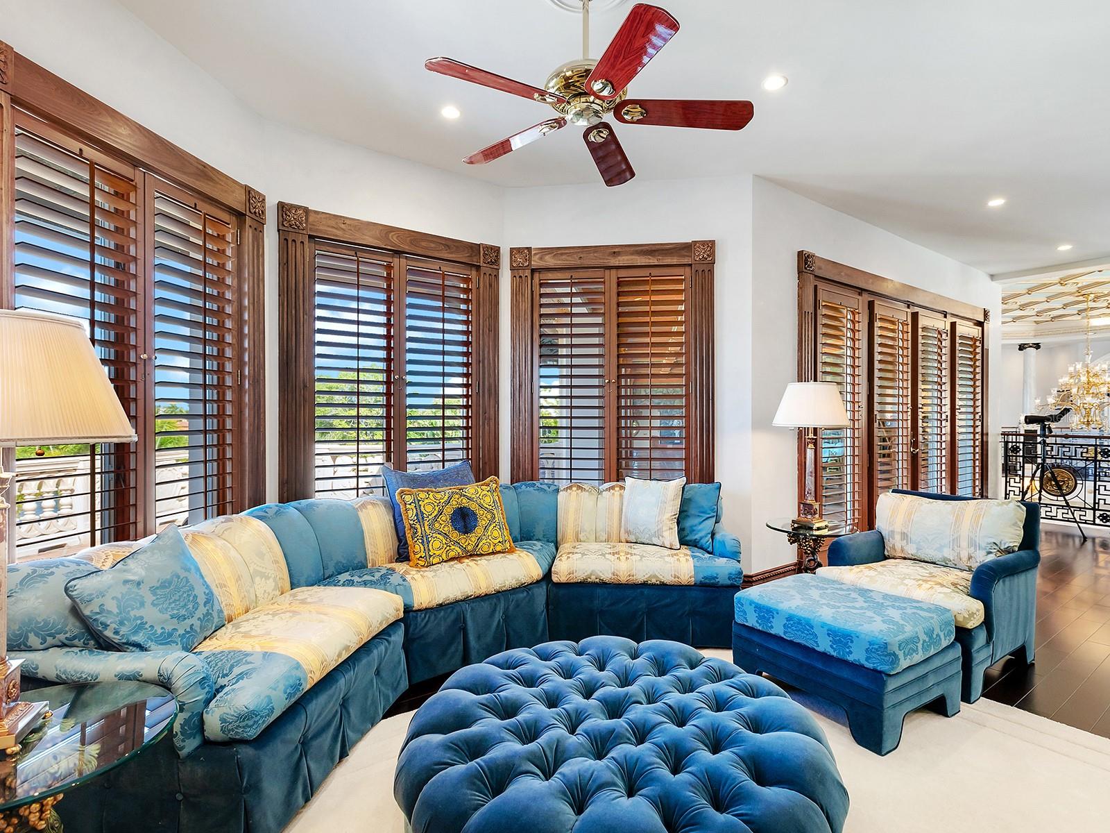 1310 S Lk Shr Dr SARASOTA, FL 34231