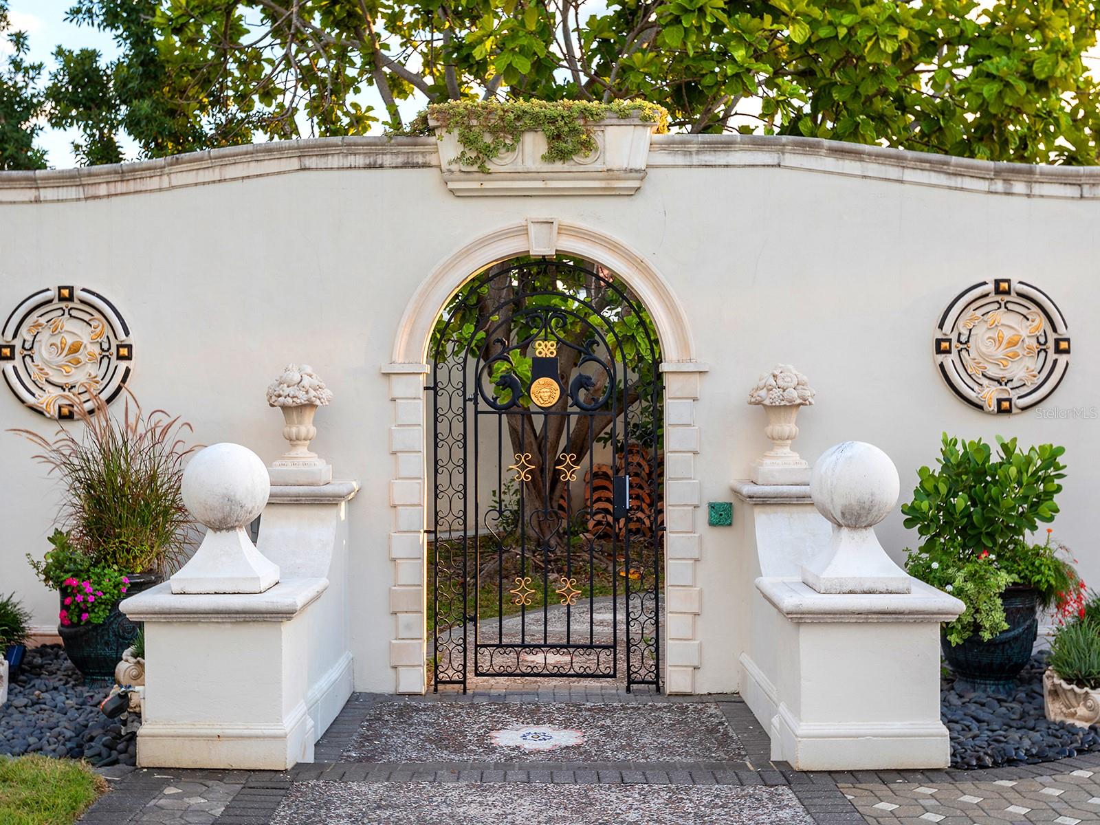 1310 S Lk Shr Dr SARASOTA, FL 34231