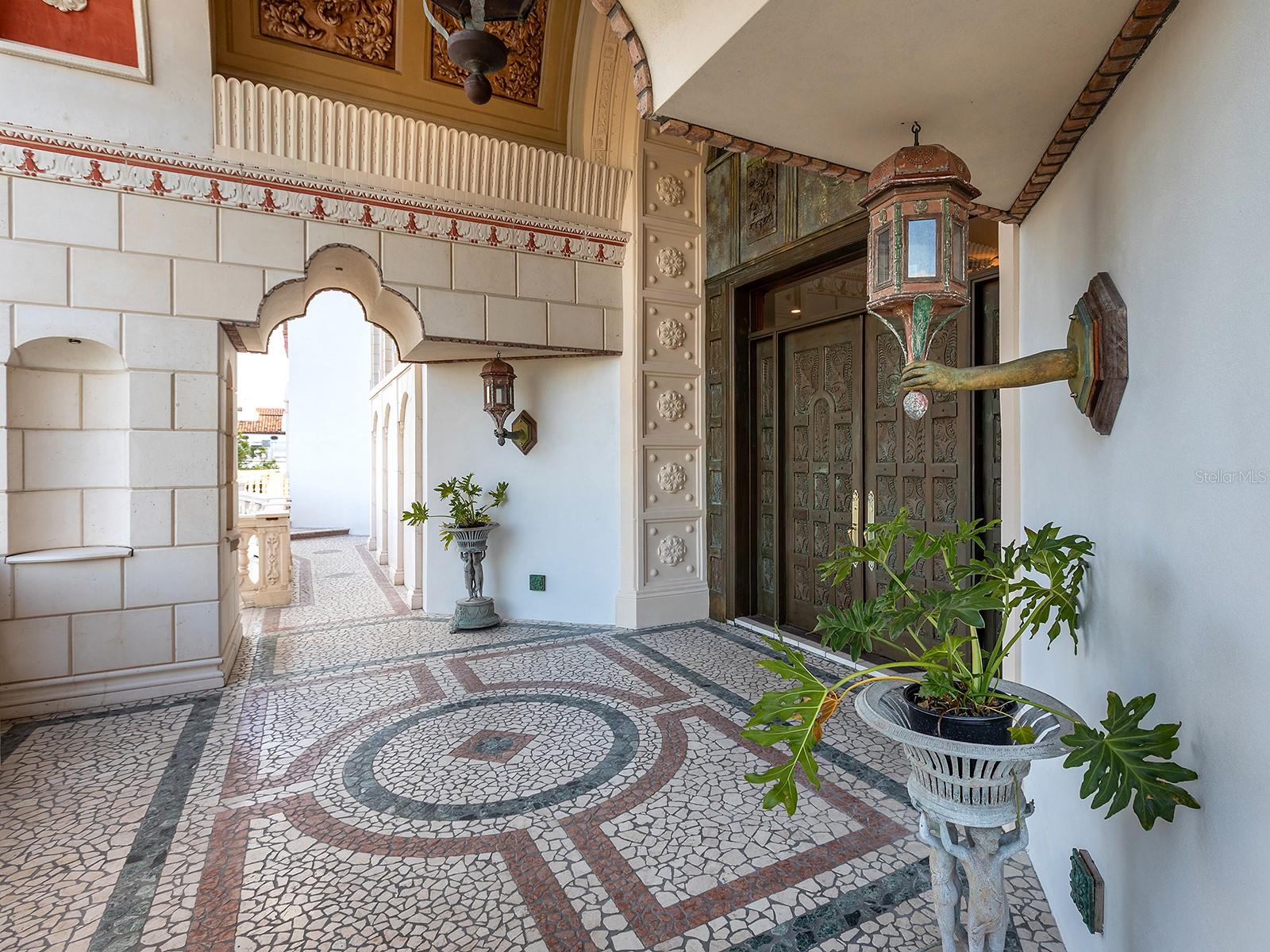 1310 S Lk Shr Dr SARASOTA, FL 34231