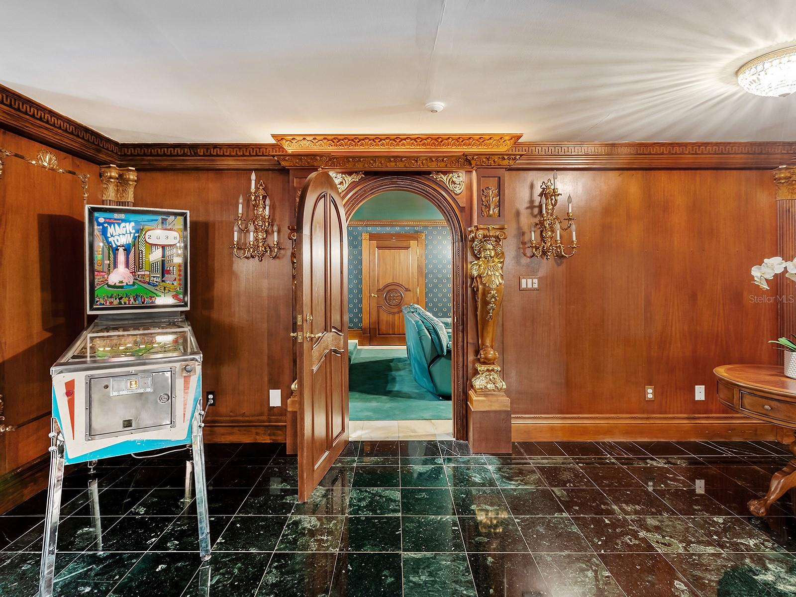 1310 S Lk Shr Dr SARASOTA, FL 34231