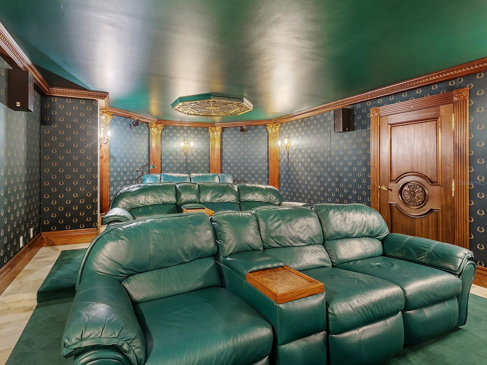 1310 S Lk Shr Dr SARASOTA, FL 34231