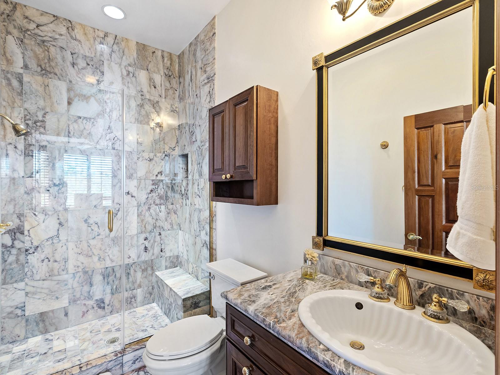 1310 S Lk Shr Dr SARASOTA, FL 34231