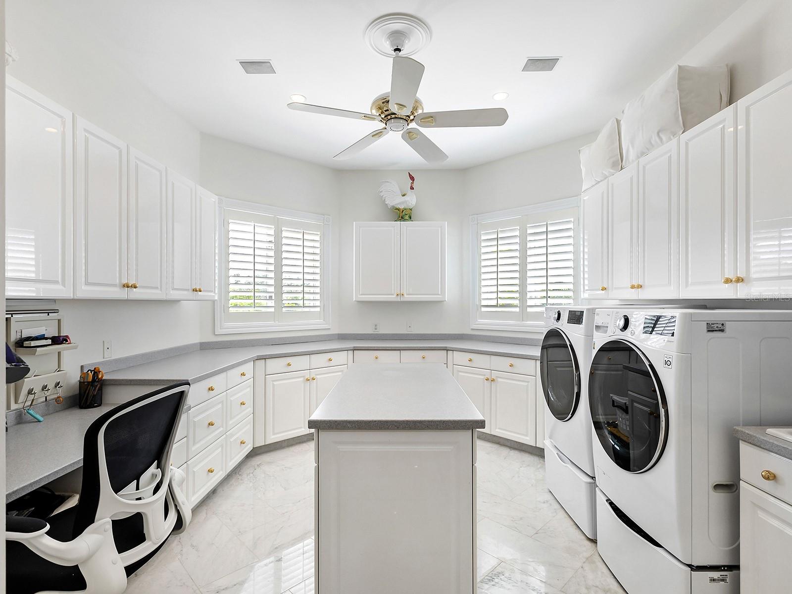 1310 S Lk Shr Dr SARASOTA, FL 34231