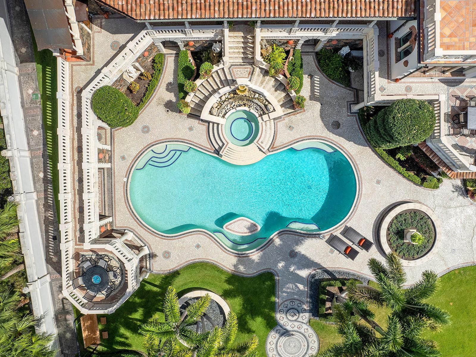 1310 S Lk Shr Dr SARASOTA, FL 34231