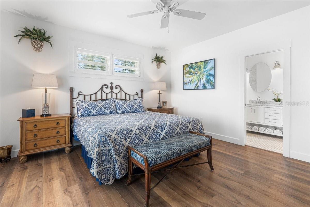 1002 PASS A GRILLE Way ST PETE BEACH, FL 33706