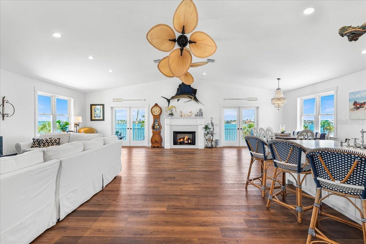 1002 PASS A GRILLE Way ST PETE BEACH, FL 33706