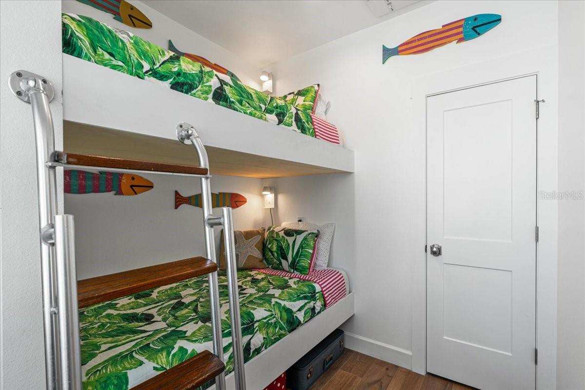 1002 PASS A GRILLE Way ST PETE BEACH, FL 33706